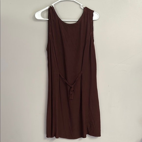 Brown Sleeveless Dress with Floral Design - Picture 3 of 3